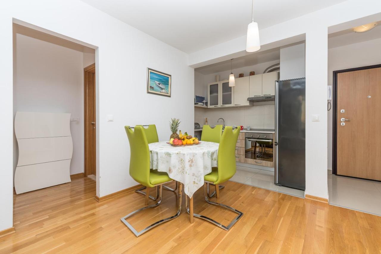 Neno Apartment Makarska Exterior photo